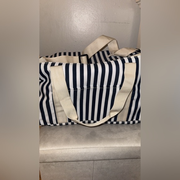 New DSW Camuto Navy & White Striped Beach Cooler Shoulder Bag - Picture 2 of 5